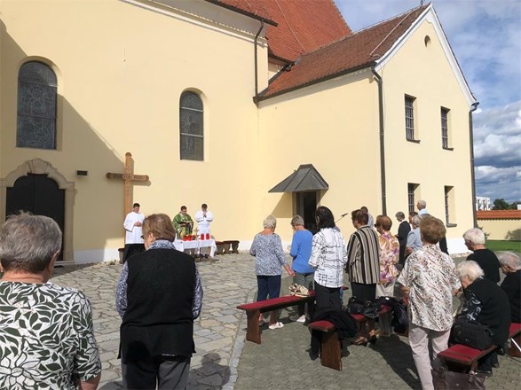 MISA ZA STARIJE I NEMOĆNE TE PRIGODNO DRUŽENJE U ŽUPI NEDELIŠĆE